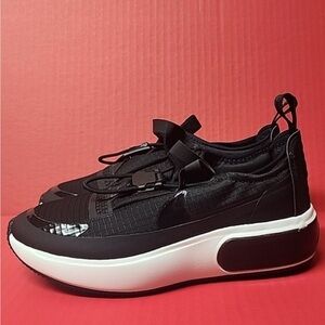 Nike Airmax Black and White Athletic Sneakers